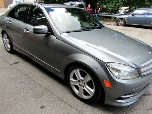 Used 2011 Mercedes-Benz C 300 4MATIC Sedan image 25