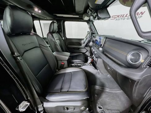 Used 2024 Jeep Wrangler Unlimited Sahara w/ Technology Group AWD/4WD image 40