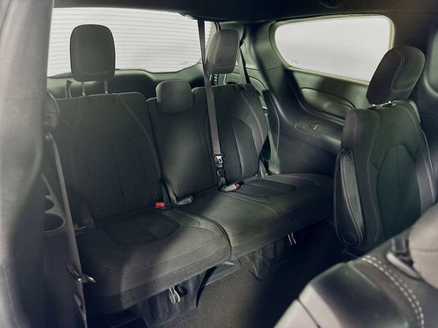 Used 2019 Chrysler Pacifica Touring Plus w/ S Appearance Package FWD image 26