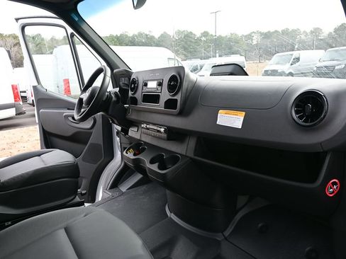 Used 2025 Mercedes-Benz Sprinter 2500 image 19