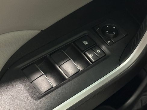 Used 2020 Toyota RAV4 XLE Premium AWD/4WD image 33
