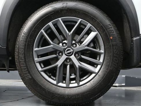 Used 2025 Nissan Rogue S FWD image 9