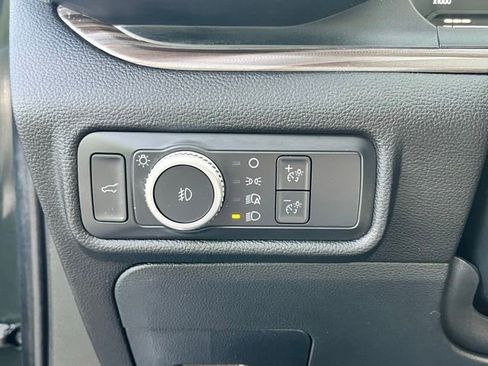 Used 2022 Ford Explorer Limited w/ Equipment Group 301A AWD/4WD image 31
