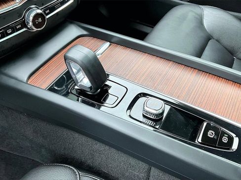 Used 2023 Volvo XC60 B5 Plus w/ Protection Package Premier image 17