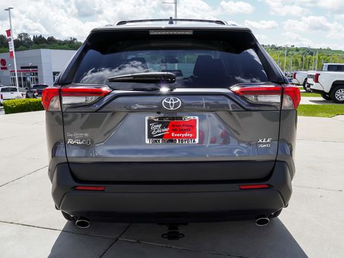 Used 2021 Toyota RAV4 XLE w/ Carpet Mat Package (TMS) AWD/4WD image 7