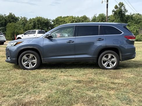 Used 2017 Toyota Highlander Limited FWD image 3