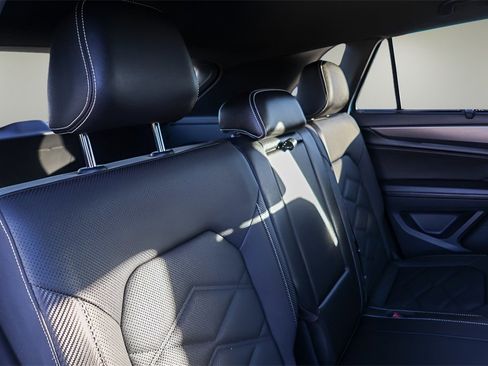 Used 2025 Volkswagen Atlas Cross Sport SE image 23