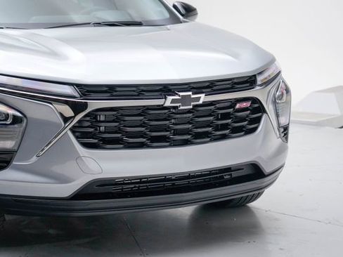 New 2026 Chevrolet Trax RS w/ Sunroof Package FWD image 11