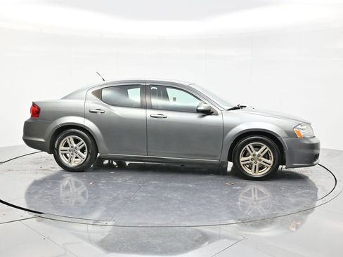 Used 2012 Dodge Avenger SXT image 4