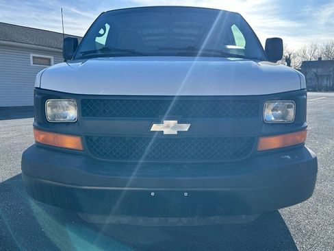 Used 2010 Chevrolet Express 1500 image 9