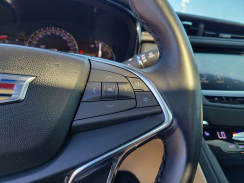 Used 2018 Cadillac XT5 Luxury w/ Driver Awareness Package image 29