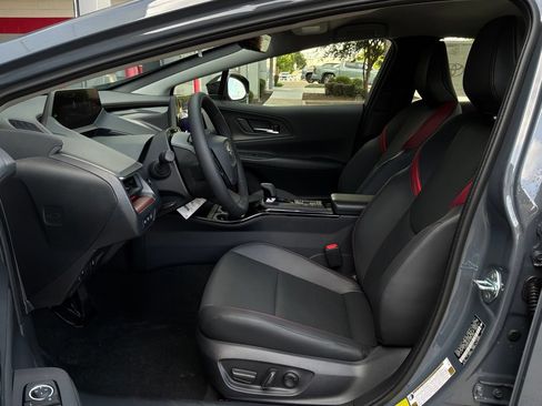 New 2026 Toyota Prius Plug-In Hybrid FWD image 9