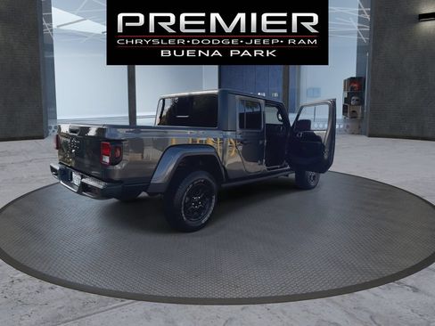 Used 2023 Jeep Gladiator Sport AWD/4WD image 8
