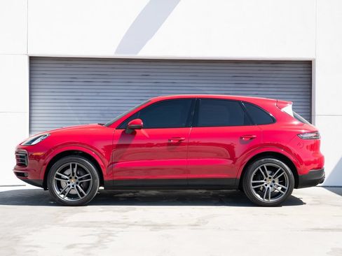 Used 2023 Porsche Cayenne AWD/4WD image 2
