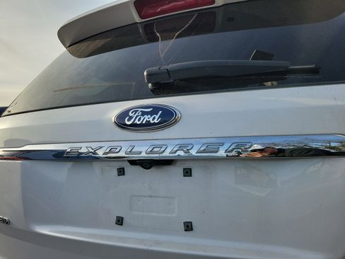 Used 2015 Ford Explorer Limited w/ Equipment Group 301A image 20