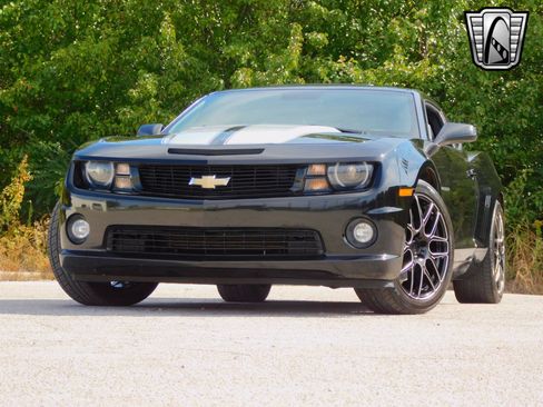 Used 2011 Chevrolet Camaro SS w/ RS Package image 3
