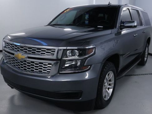 Used 2019 Chevrolet Suburban LT image 3