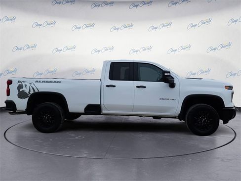 Used 2024 Chevrolet Silverado 2500 W/T image 6