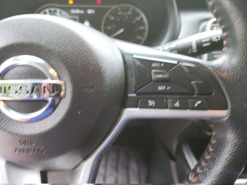 Used 2019 Nissan Kicks SR w/ SR Premium Package FWD image 16