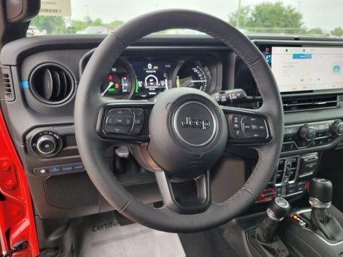 Used 2025 Jeep Wrangler Unlimited Rubicon 4xe w/ Safety Group AWD/4WD image 12