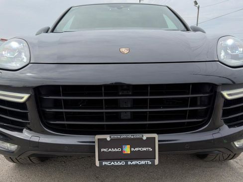 Used 2015 Porsche Cayenne Turbo image 19
