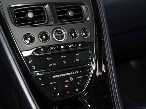 Used 2018 Aston Martin DB11 V12 image 40