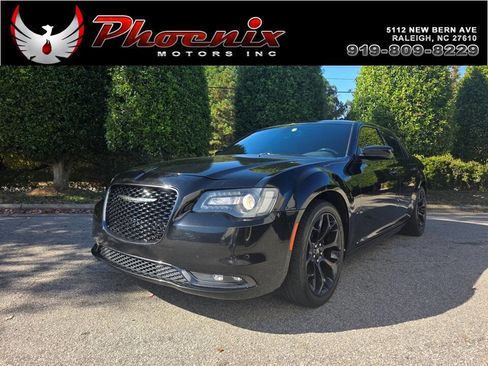 Used 2019 Chrysler 300 S image 1