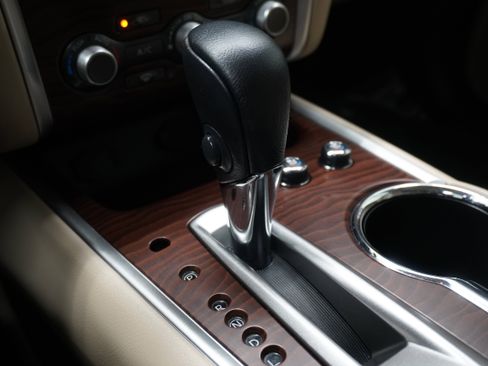 Used 2017 Nissan Pathfinder Platinum image 25