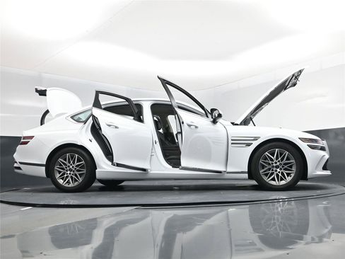 Used 2025 Genesis G80 2.5T image 21