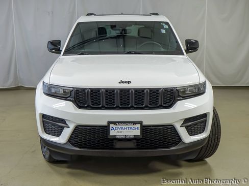 Used 2023 Jeep Grand Cherokee Altitude AWD/4WD image 5