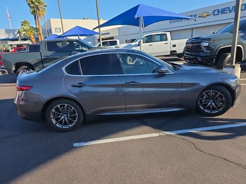 Used 2019 Alfa Romeo Giulia image 4