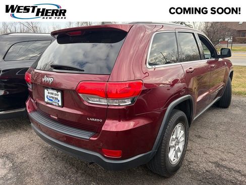 Used 2019 Jeep Grand Cherokee Laredo image 2