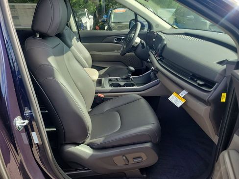 New 2026 Kia Carnival EX FWD image 7