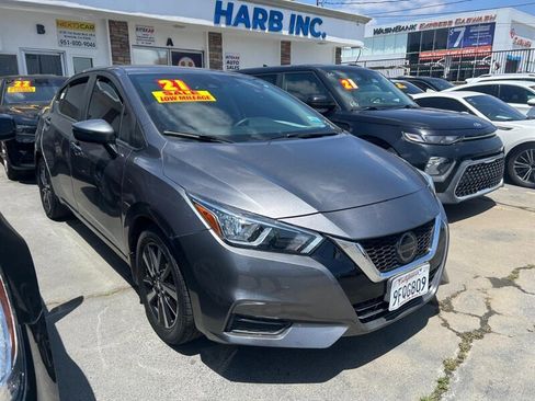 Used 2021 Nissan Versa SV FWD image 3
