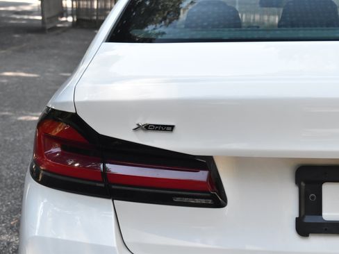 Used 2022 BMW 530i xDrive w/ M Sport Package image 17