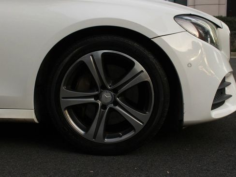 Used 2017 Mercedes-Benz E 300 image 4