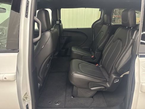 New 2026 Chrysler Pacifica Select w/ S Appearance Package image 6