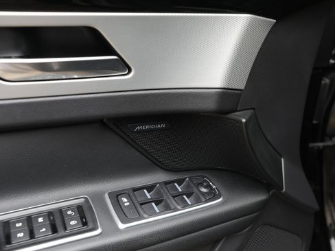 Used 2017 Jaguar XF Premium image 15