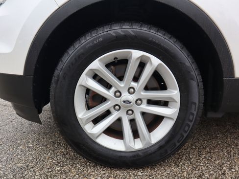 Used 2015 Ford Explorer XLT AWD/4WD image 30