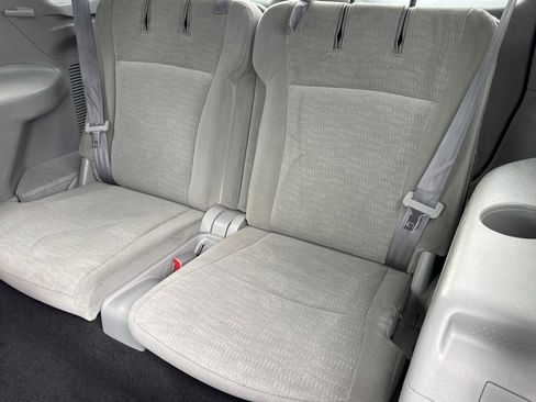 Used 2012 Toyota Highlander FWD image 15