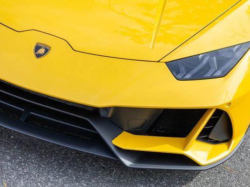 Used 2024 Lamborghini Huracan EVO image 16