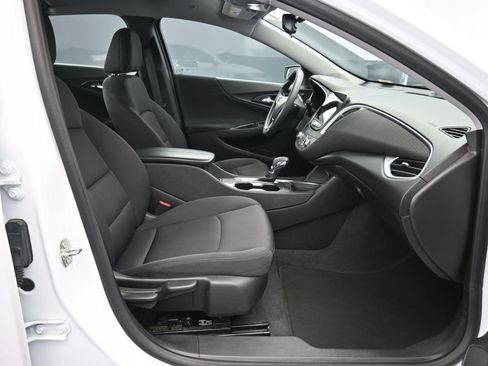 Used 2023 Chevrolet Malibu LT image 37