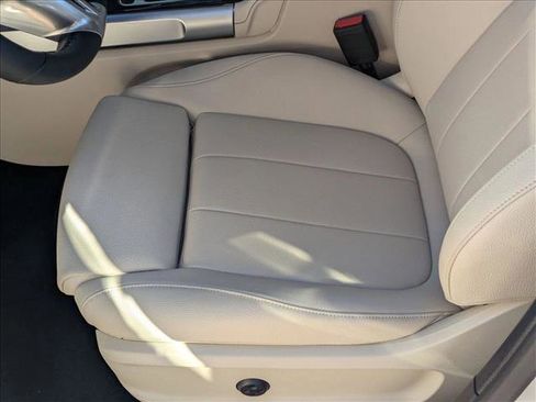 Used 2026 Mercedes-Benz GLB 250 image 4