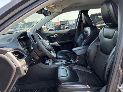 Certified 2022 Jeep Cherokee Latitude AWD/4WD image 13