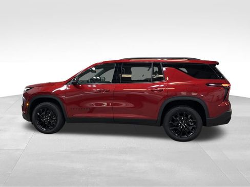 Used 2025 Chevrolet Traverse LT w/ Midnight/Sport Edition FWD image 2