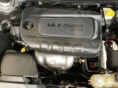 Used 2020 Jeep Cherokee Latitude Plus w/ Comfort/Convenience Group image 21