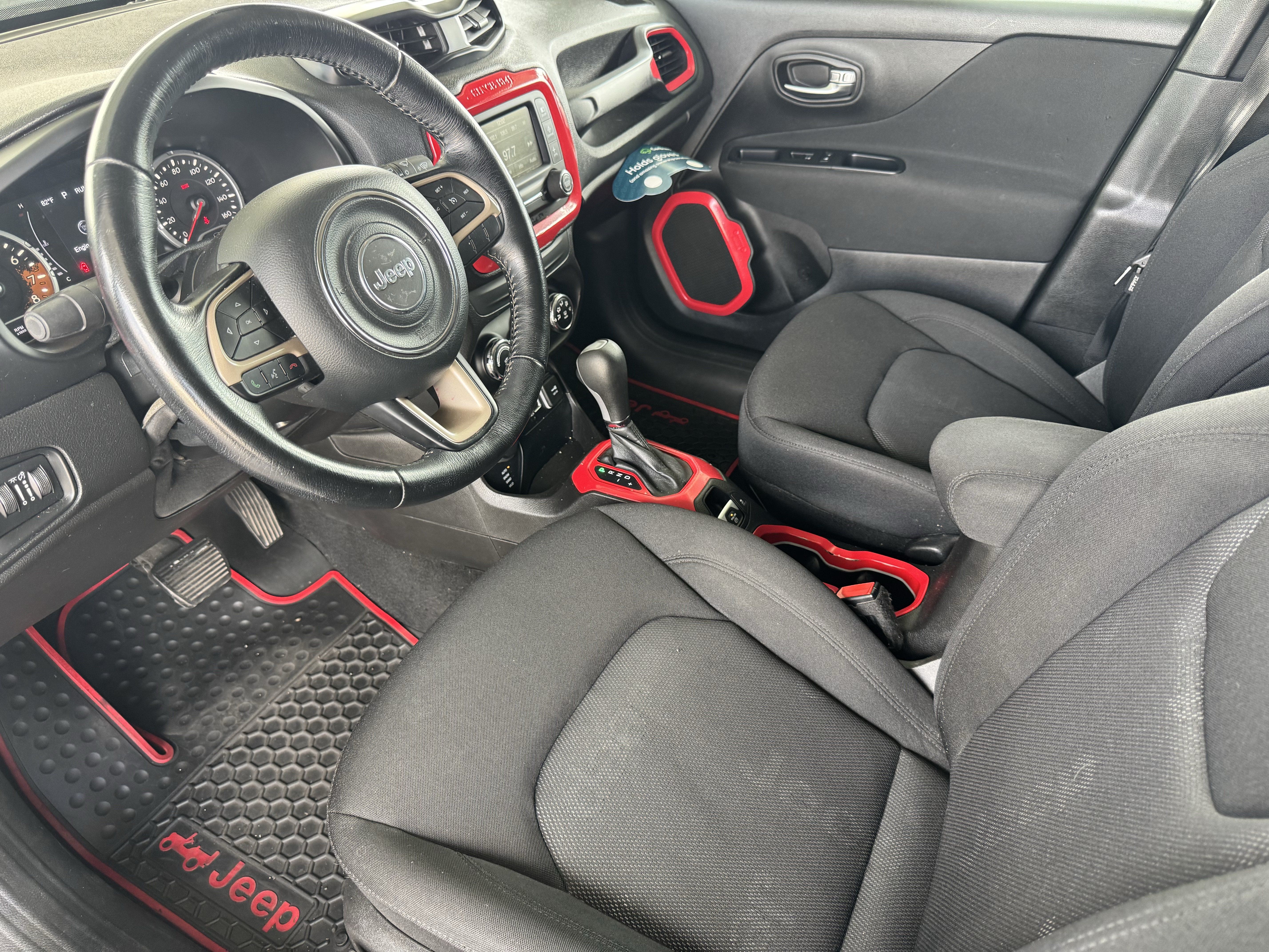 Used 2017 Jeep Renegade Latitude AWD/4WD image 9