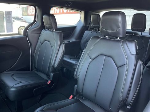 New 2026 Chrysler Pacifica Select w/ S Appearance Package FWD image 17
