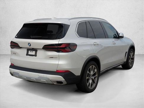 Used 2024 BMW X5 xDrive40i w/ Premium Package image 5