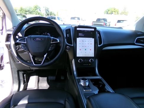 Used 2024 Ford Edge SEL image 14